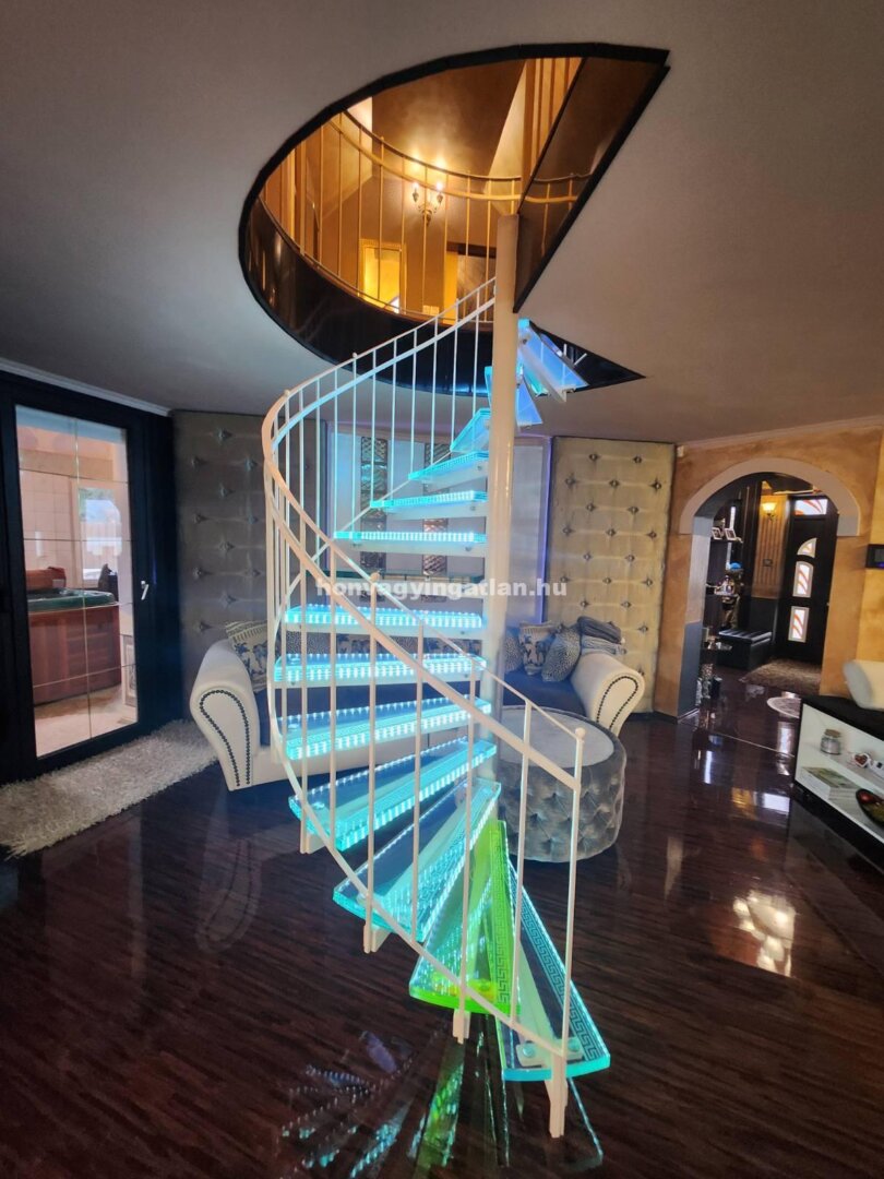 PRÉMIUM MINŐSÉGŰ VÍZPARTI CSALÁDI HÁZ RÁCKEVE LEGSZEBB DUNAPARTI RÉSZÉN – CS50